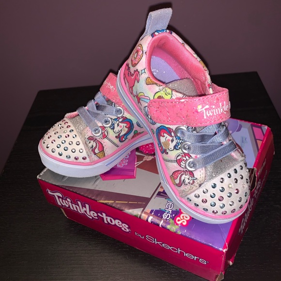 Toddler twinkle toes gently worn size 6 - Picture 1 of 5